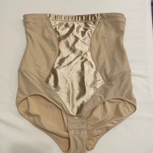Maidenform shapewear Easy up Hi Waist brief